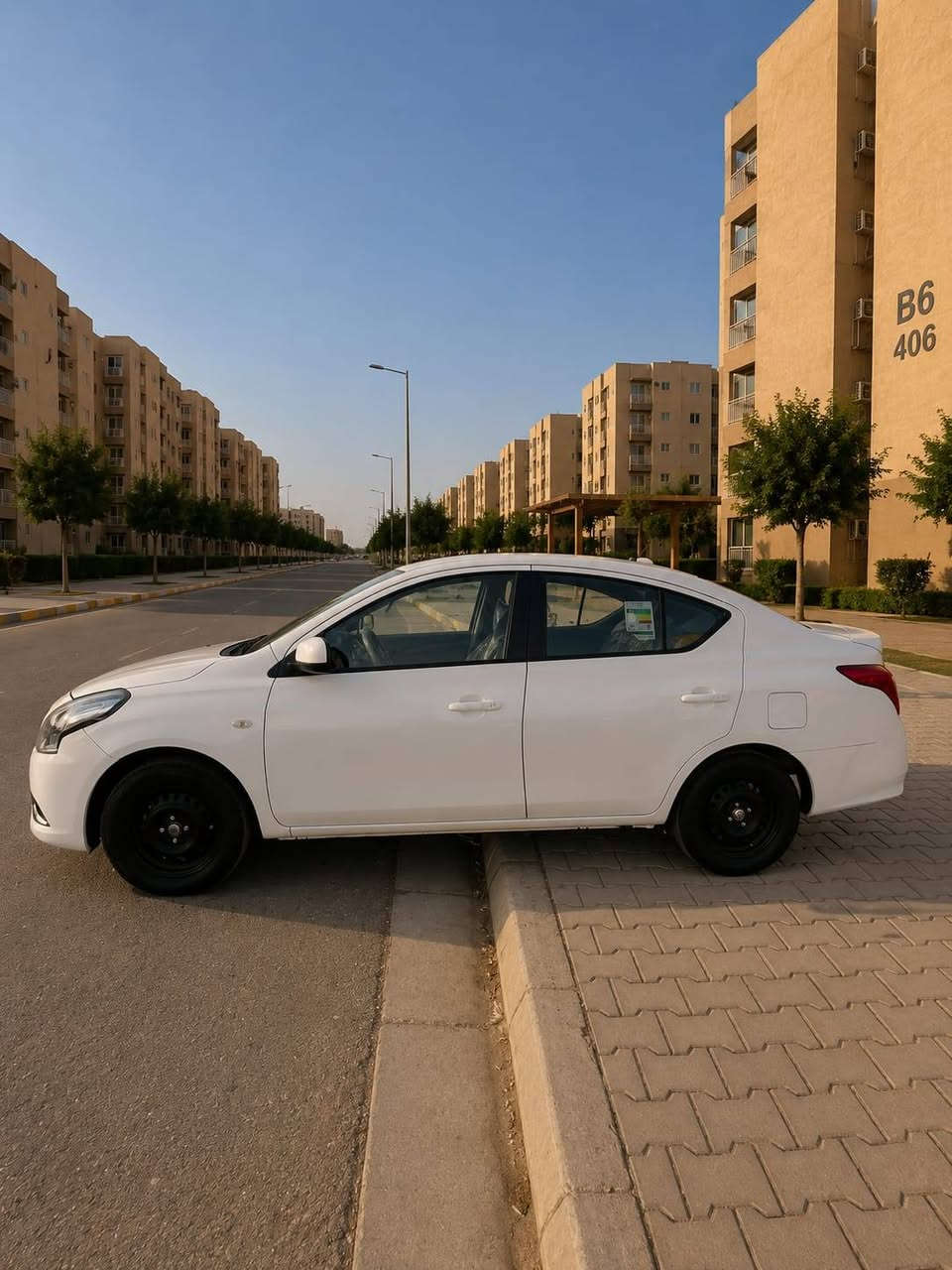 السلام عليكم 
نيسان سني (هندي ام البليته الزركة )
موديل 2021 مكفوله كفاله عامه ع وضع 
الشركه تخم تاير صدر مامي خلفي كله جديد ماشيه 61الف حقيقي تحكم ستيرن
جام كهربائي سبايدر شباك نيكل حساسات
مكينه كير مامفتوحات ع وضع شركه سياره جديده السعر 98 وبيه مجال حك جيه شي بصيط ***********
مكاني بغداد
