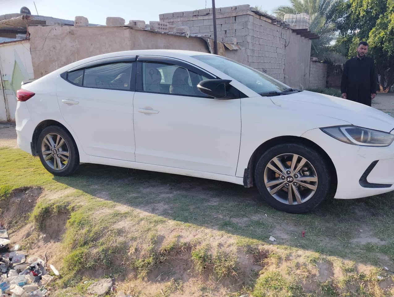 سلام عليكم  الانتره موديل 2017 للبيع الموصفات مري شفط تحكم سترين عادي بدون فتحه كفاله كير محرك تبريد فقط جاملغ مفتوح السعر 135 وبيه مجال للطيبن رقم الهاتف: ***********
