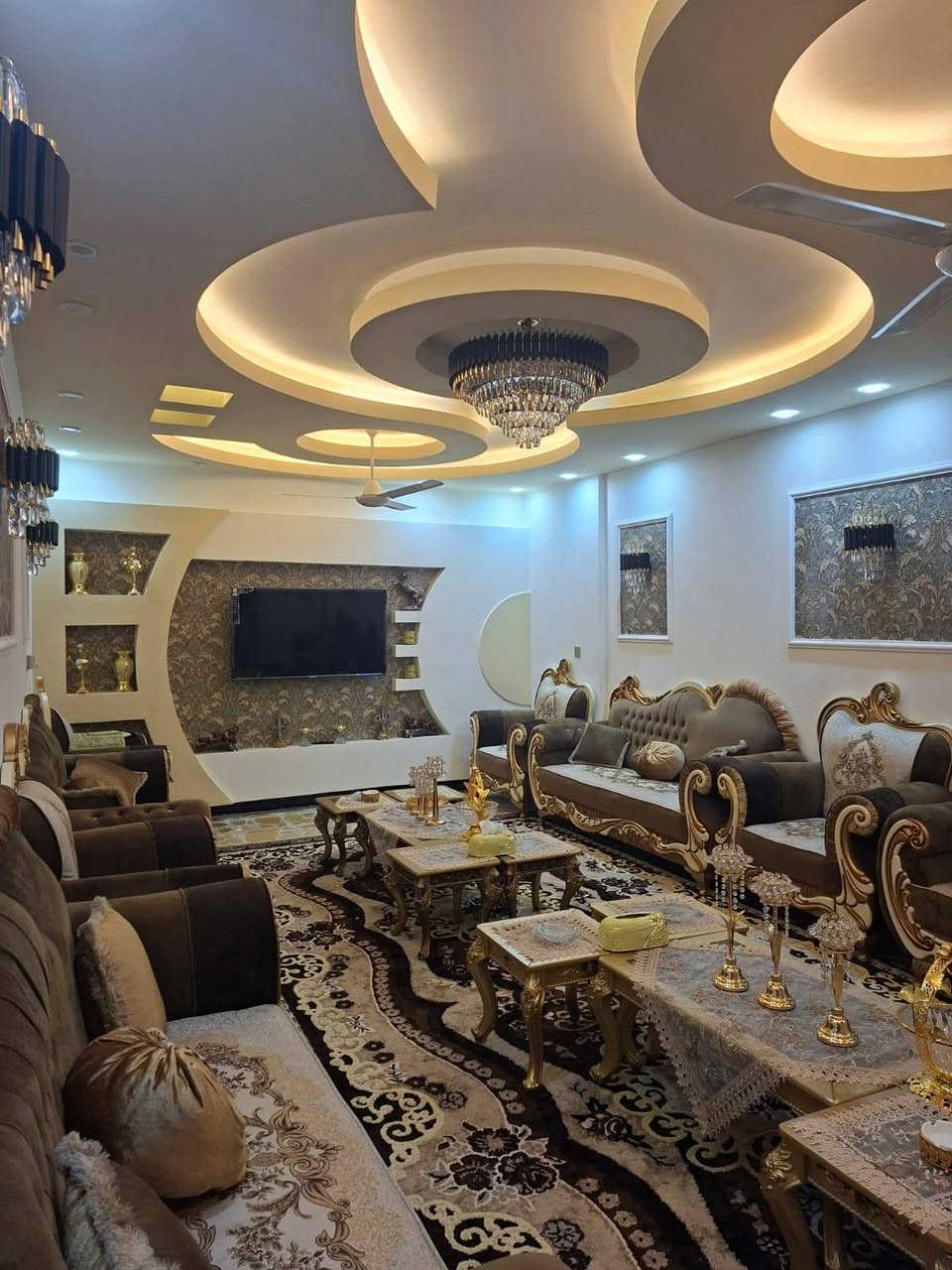 سلام عليكم على بركة الله من رخصة الأدمن بيت للبيع مساحه 350 العنوان حي الأندلس قرب اسواق الخزرجي شارع 8 للتواصل على الرقم ‏‪0750 901 8030‬‏ وتفاصيل
