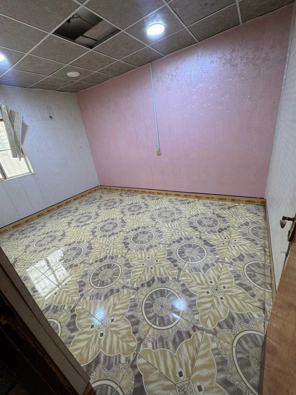 للايجــــــــــــار ✅
.
بيت طابقين للايجار في الجمعيات مساحه 210 متر 
.

مواصفات البيت  / 
.
خمس غرف منام ، صاله ، مطبخ ، استقبال، صحيات عدد 3
حديقه ، كراج 
.
سعر الايجار 900 الف قفل  
.
✅ الذهبي للاستثمار العقاري ✅

#مجــــــاز_قانــــــــونيــاً
—————————————
#ملاحظه لعملائنا الكرام يتوفر لدينا عروض عقاريه بيوت للبيع والايجار في كافة مناطق محافظة البصره كذلك يتوفر لدينا بنايات تجاريه للبيع في مناطق ممتازه بوارد شهري ممتاز 
‏‌‎ للمعلومات اكثر التواصل على الارقام الموضحه او زيارة
الموقع 
البصره_ شارع عام حي الزهراء _ قرب مستشفى النفط
***********
***********
