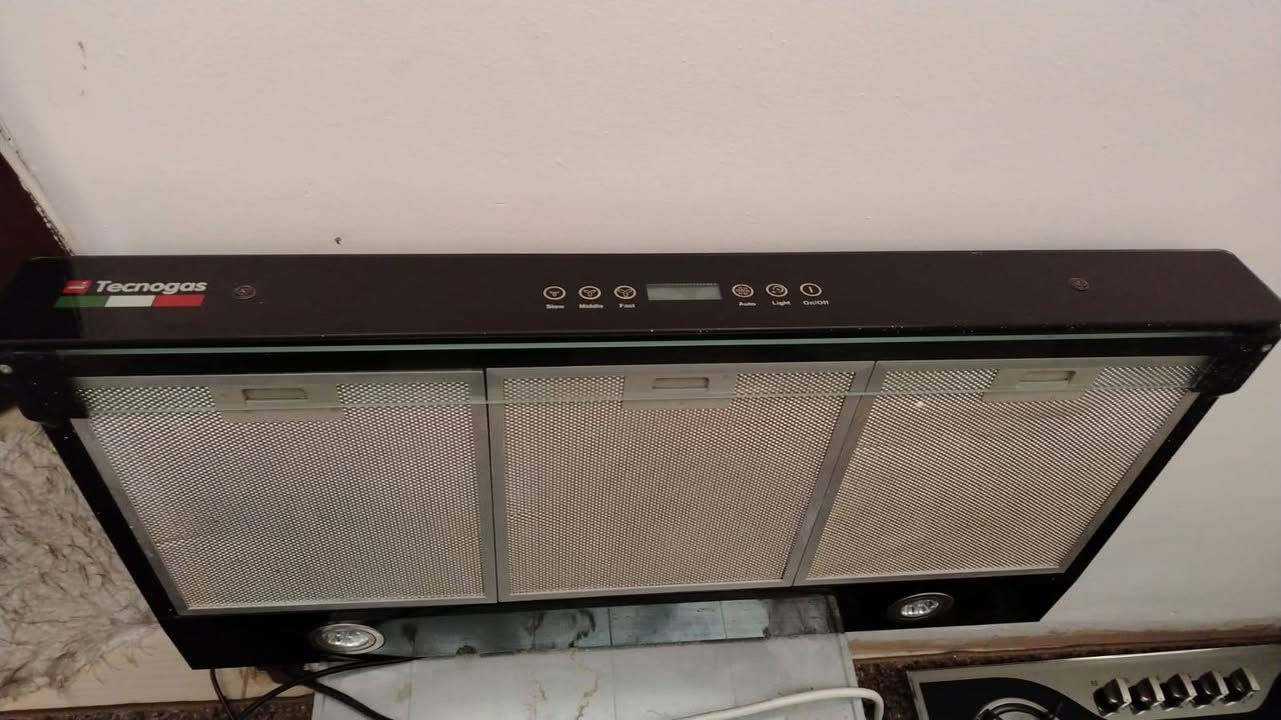 طباخ مع مرشحة اصلي ونظيف جدا السعر ١٥٠
واتساب ***********
