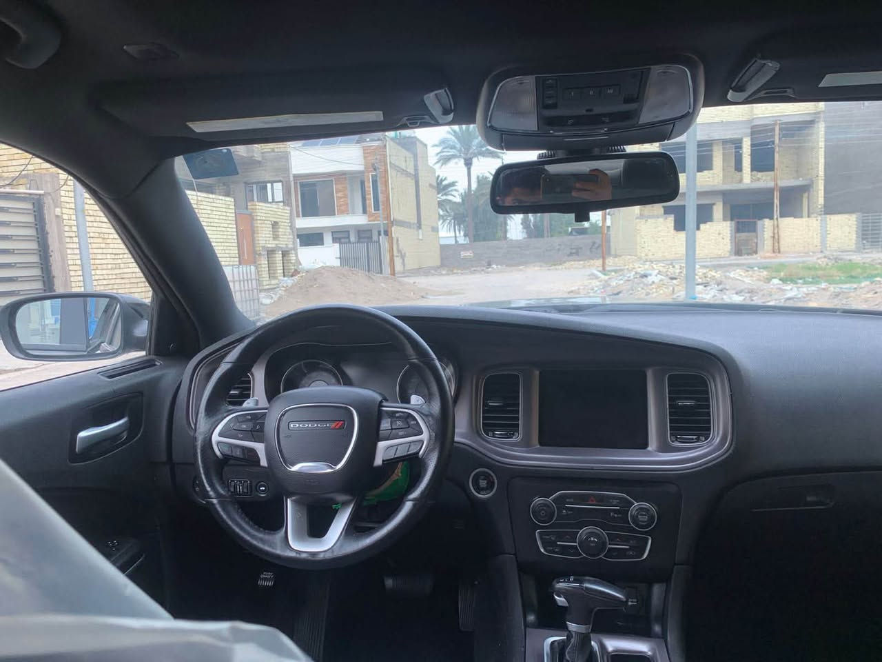 السلام عليكم البيع جارجر مديل 23اصل SXT محدثه GT  مكينه 3600 مواصفات معروفه فتحه شفتات ستيرن تبريد قطعتين مثبت سرعه السياره جاهزه تخم تاير جديد تبريد ثلج صدر جديد السياره رقم بغداد بسمي تحويل ثاني يوم حادثه حرق فقط البجم صور الحادث وتساب سعر 175 وبيه مجال مكاني بغداد ***********
