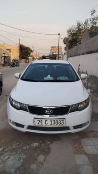 عندي سيراتو 2012 خليجي مكفوله بيها بس صبغ بخشم البنيد وشويه بارد بلباب...