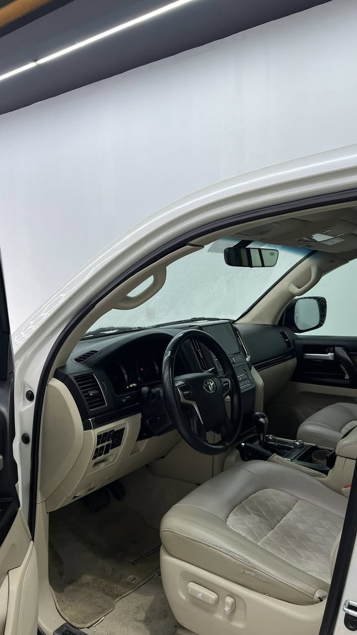 20
ماشي 140
V8
جاملغ وبنيد
مبدلات اصليات 
المكان بصره قبله حي المهندسين 
***********
