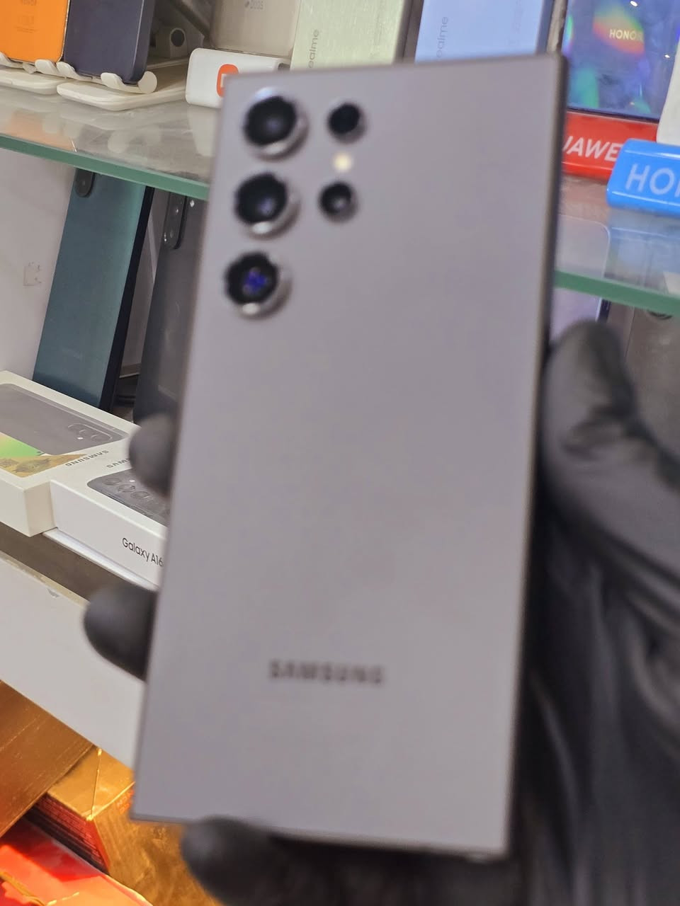 SAMSANG   S24 UlTRA

  الأقوى في العالم والممزوج بسحر الذكاء الصناعي AI

مستعمل نظافه 100%🔥🔥

👈👈بسعر 975 الف

مواصفات الجهاز

✔️المعالج Snapdragon 8 Gen 3 الجديد 
✔️ الشاشة 6.8 بدقة super AmoLed
✔️الذاكله 256G رام 12

✔️الكاميرا الأساسيه 200+ 50 + 12 + 10
✔️كاميرا اماميه 12 ميكا

✔️اندرويد التشغيل 14

✔️بطاريه  5000 بقوة 45 واط والشحن اللاسلكي بقوه 15 واط

👈👈السعر 975 الف 

مكتب لمسات للموبايل
عنه - مقابل مستشفى عنه العام
*********** -
