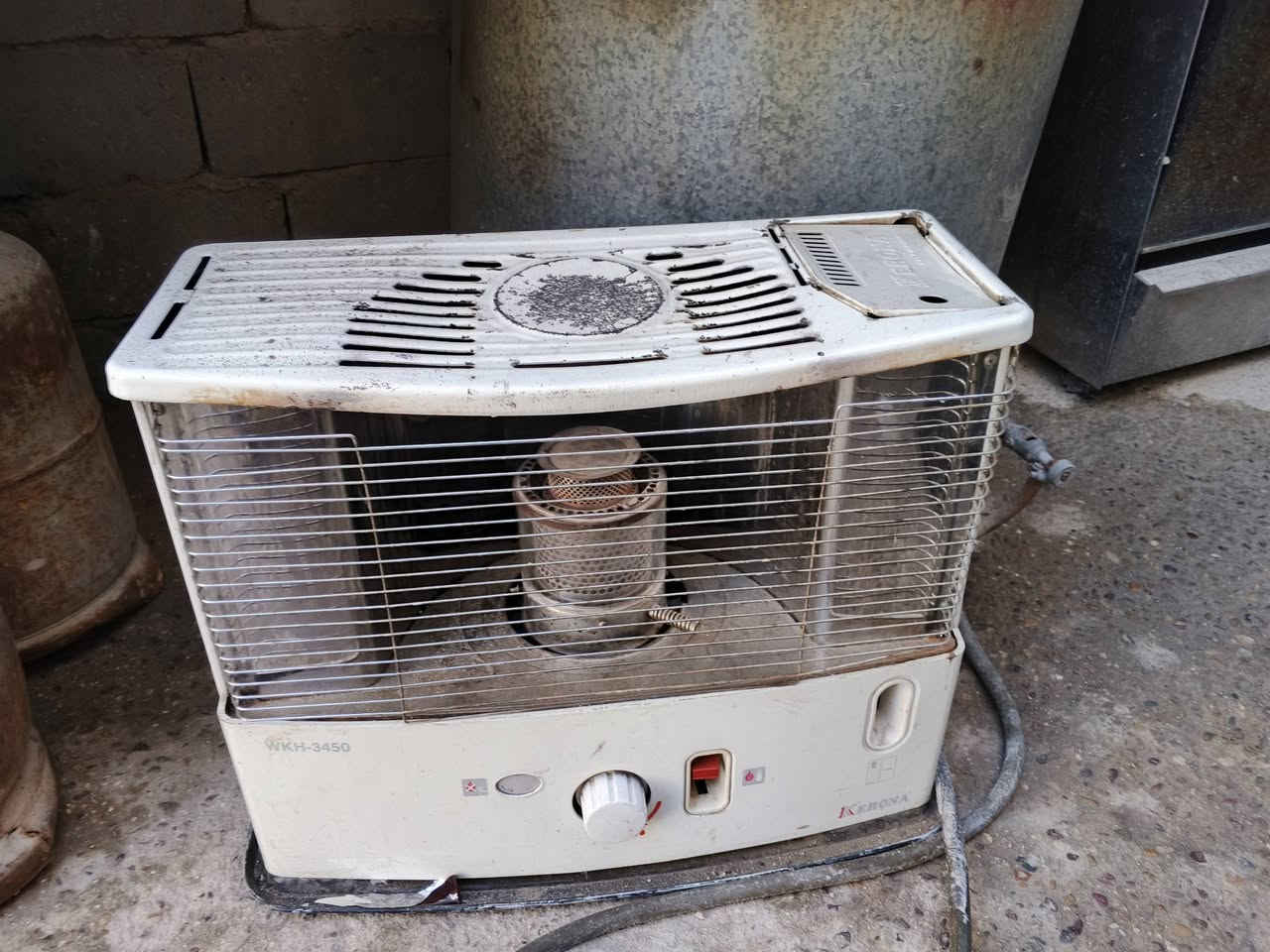 السلام عليكم يوجد صوبات نفطيه للبيع البيضه 30 والسوده 25 للاستفسار الاتصال على الرقم ***********
