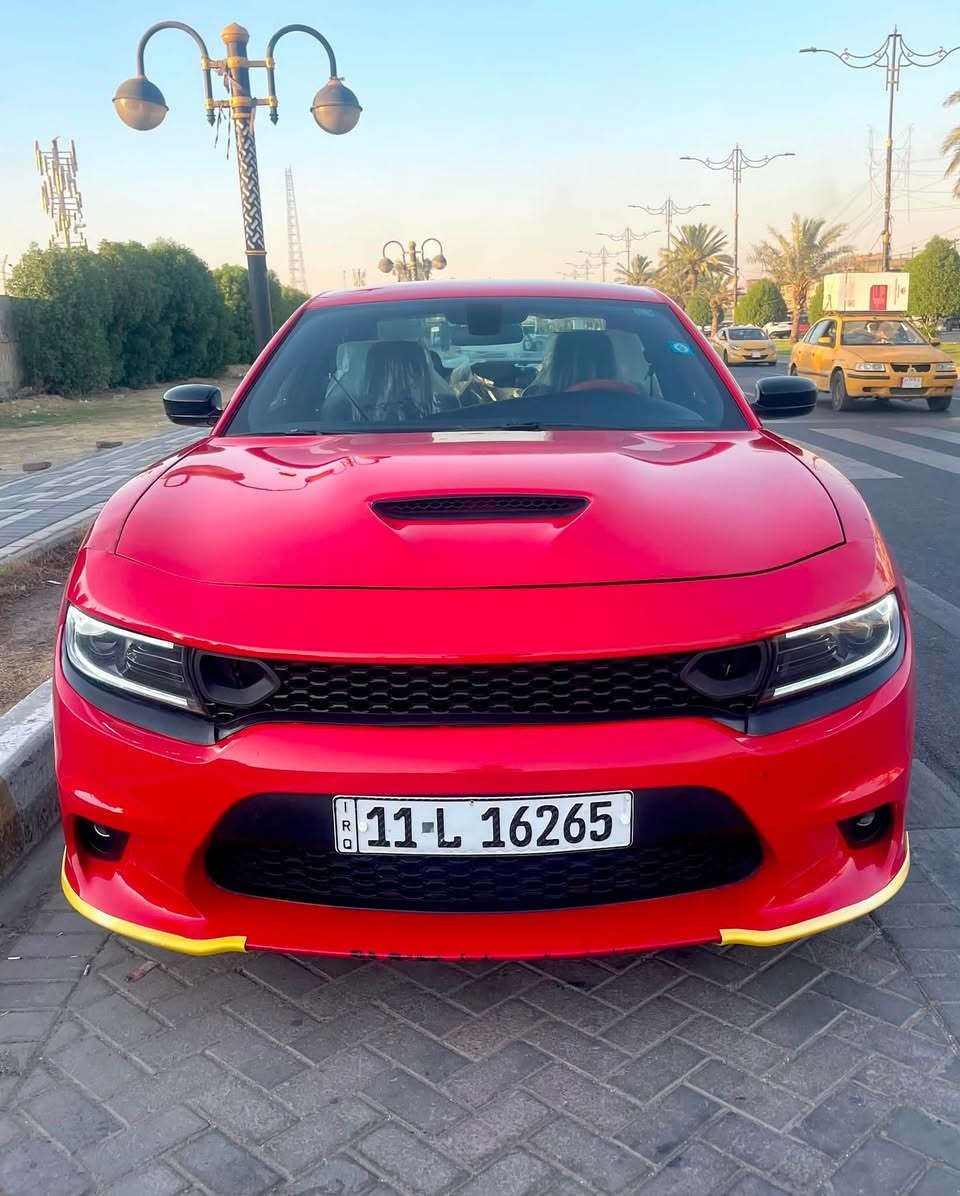 السلام عليكم
دوج جارجر 2023
رقم بغداد
مواصفات sxt
سيارة ماشيه 38 
سيارة بوضعية الشركه جديدة بشكل
سونرها موضح بالصور حادثها بسيط
تبديل بنيد وبارد بالجاملغ فقط
باقي سيارة كفاله من كلشي تراي مال زيرو
مكان السيارة بغداد
السعر 240 وبيها مجال 
للاستفسار ***********
