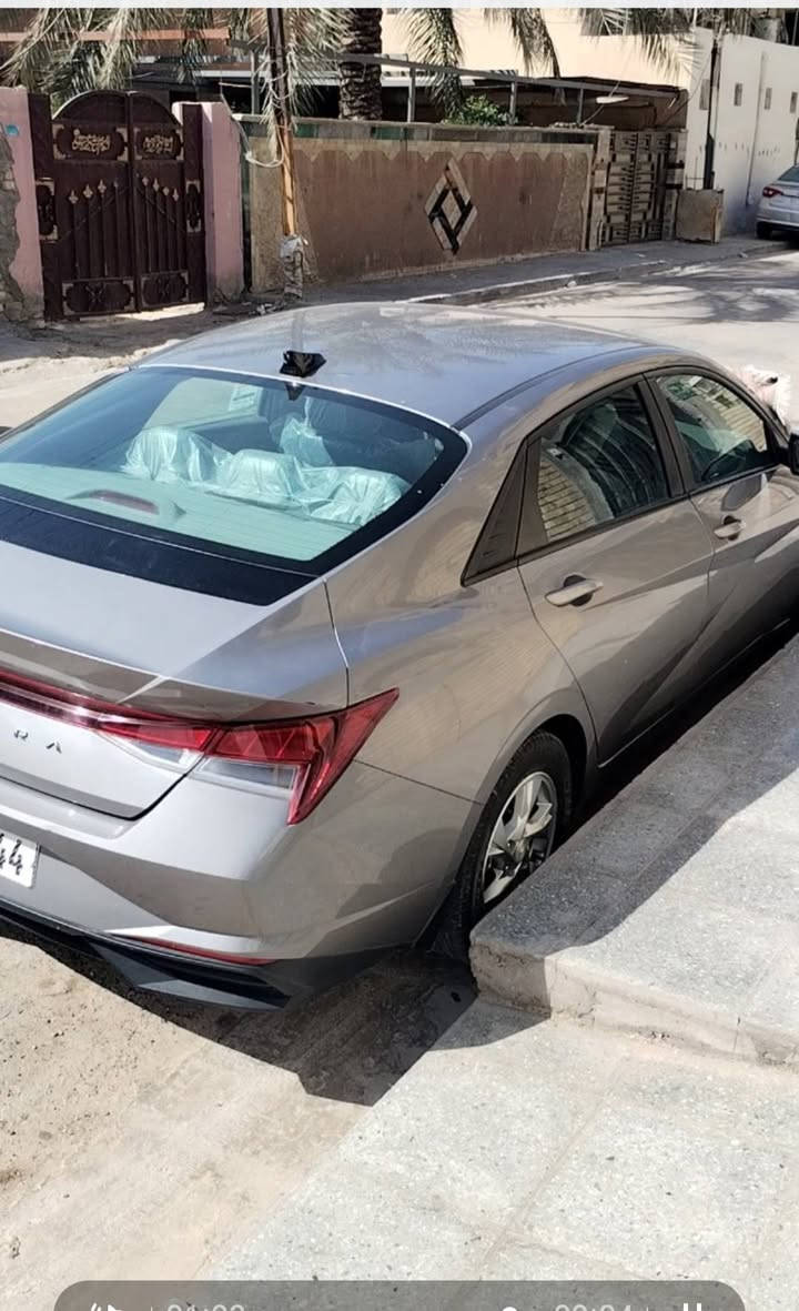 سلام عليكم النترا ٢٣ وارد أمريكي  محرك ٢٠٠٠،، ليبل واحد بدون تبديل صبغ فقط، ماشيه اقل ٣٠ الف ميل،، ٤٠ الف كيلومتر،، حادثه خشم جاملغ بدون دواخل،، وباب خلفي صبغ  سياره جديده،،  السعر ١٤٠ الشراي يتصل *********** بغداد تحياتي،،
