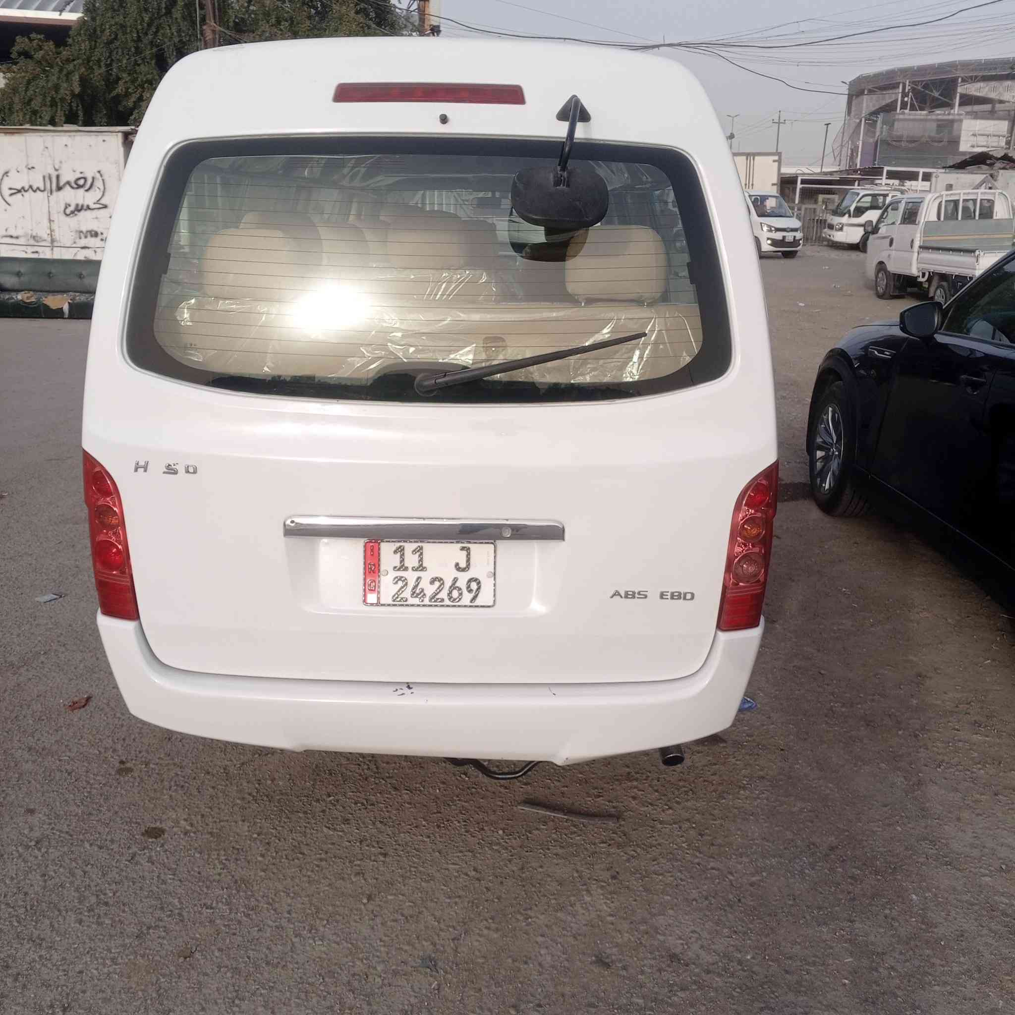 سلام عليكم سياره جنبي Hوان  للبيع موديل 14 سياره جاهزه مكينه كير حداديه مصفره غرمات هيئه دوشمه جديده سياره جاهزه حلوه دخم تاير جديد كهربائيات شغاله عنوان سياره بغداد رقم الهاتف ***********
