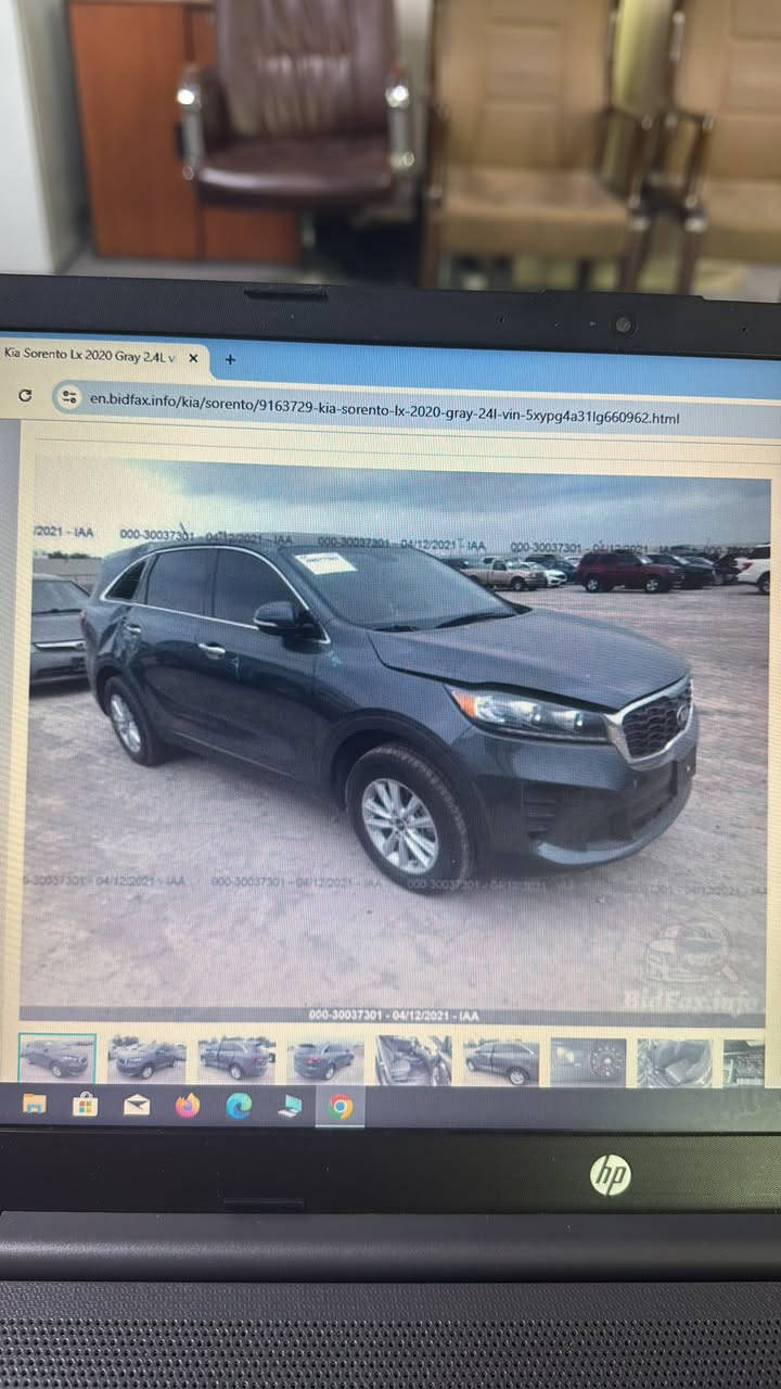 السلام عليكم سورنتو موديل 2020 وارد امريكي رقم اربيل باسمي 4 سلندر محرك 2400 7 راكب سياره ماشيه 49 ميل بعدها على وضع الشركه من محرك استخدام كلش قليل تم اعاده تعميير مكان الحادث قبل شهرين  
السعر 180 @ ***********
