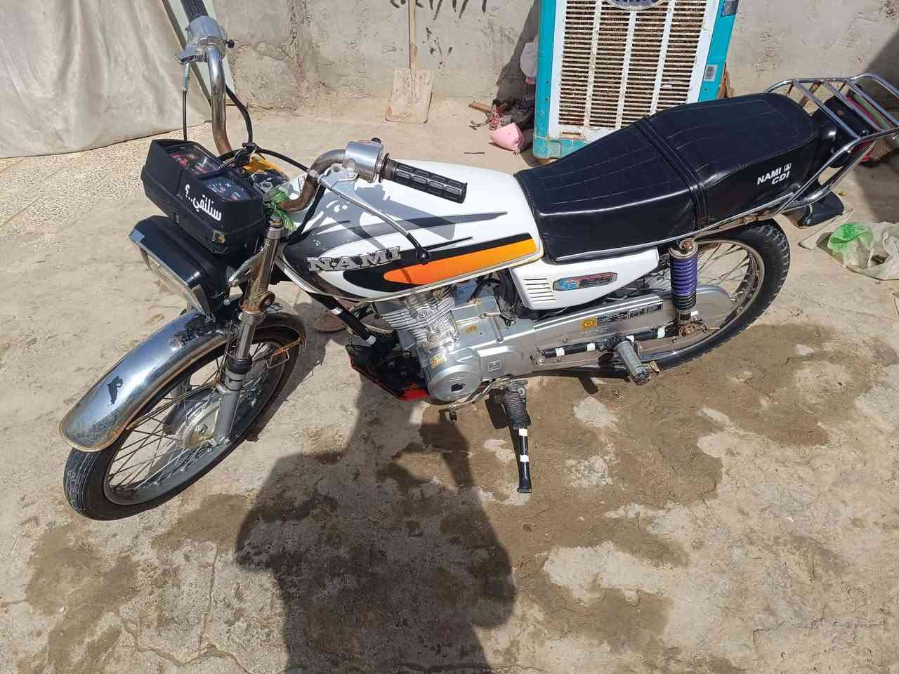 للبيع كلك كلك  تعمير 23 شلامجه  محرك ما مفتوح نضيفه دراجه كامله مكمله كهربائيات كلشي كامل المكان دوانيه قضاء الحمزه الشرقي رقم ***********
السعر 400 رجأن الموشراي لا يراسل تفاصيل دراجه كله كدامك
