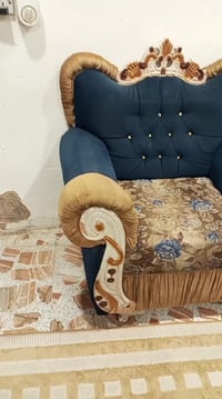 مستعمل • ١٠مقاعد • طوني