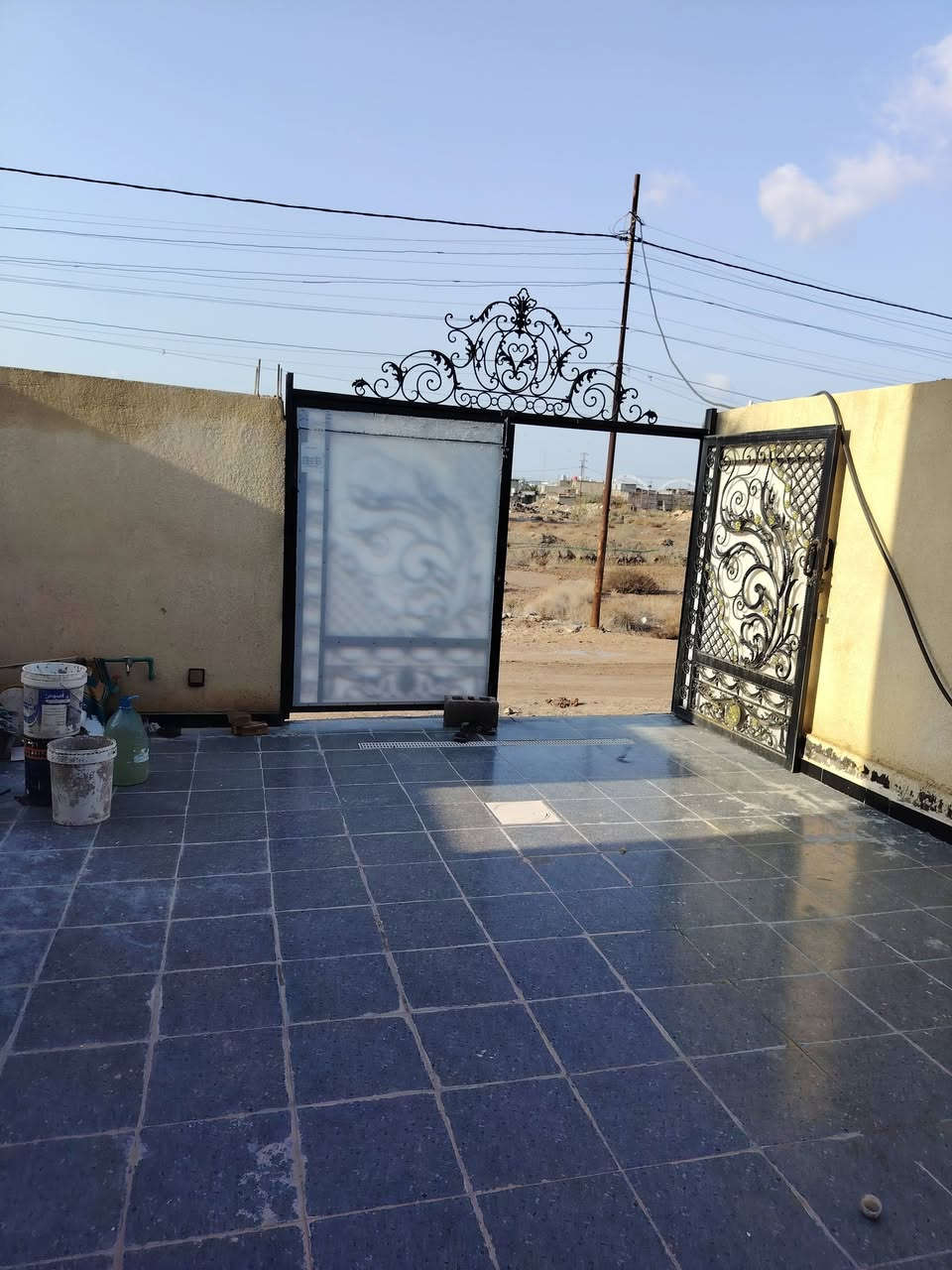 بيت للبيع  مساحه 250مترالعنوان التنومه نهر حسن مقابل مجمع تاج البصرة
***********
