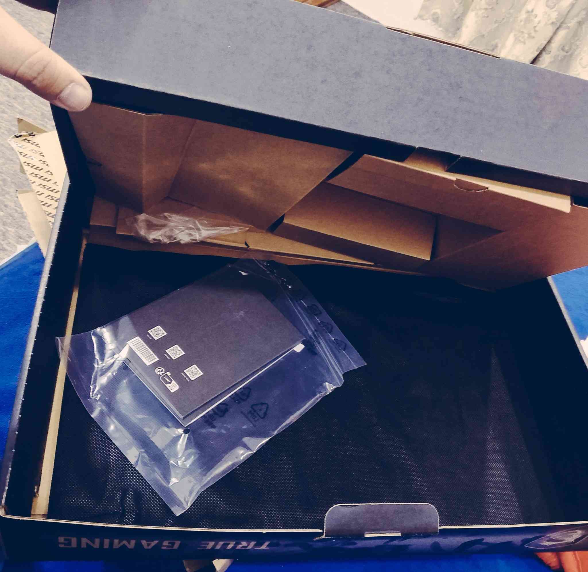 لابتوب Gaming قوي للبيع – بعدها بالكرتون استخدام ٣ اشهر 

💻 MSI Cyborg 15 A13UC

جهاز ممتاز للألعاب والدراسة والبرامج الثقيلة، أداء عالي وسريع 

 المواصفات:

معالج: Intel Core i7 جيل 13 (i7-13620H) 🚀

كرت شاشة: NVIDIA RTX 3050 (4GB) 🎮

كرت مدمج: Intel UHD

رام: 16GB

تخزين: SSD سريع (500GB)

شاشة: 15.6 بوصة FHD – 144Hz

نظام: Windows 10 Pro

🔹 مميزاته:

يشغل أغلب الألعاب الحديثة

 مناسب للبرامج الثقيلة والتصميم

سرعة وأداء ممتاز

مع حقيبة وكافة الملحقات 

للتواصل: ( ***********) واتساب
