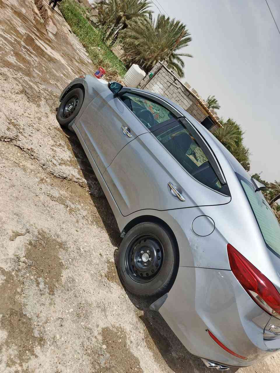 سلام عليكم 
هونداي النترا فول مواصفات ماعده فتحه امريكي 

حادث جاملغ وبنيد سياره جاهزه اي نقص مابيه 
محرك 2000 دوش 

تبريدها ثلج + تدئفه + تخم تاير 

صدر امامي وخلفي 

شاشه وكامره وحساسات ومري شفط 

سياره نضيفه جدا داخل وخارج 

رقم ذي قار اب سمي تحويل ثاني يوم 

مكان سياره الشطره 

السعر 116 وبيه مجال مامتواجد ع ماسنجر 

تصال فقط ***********
