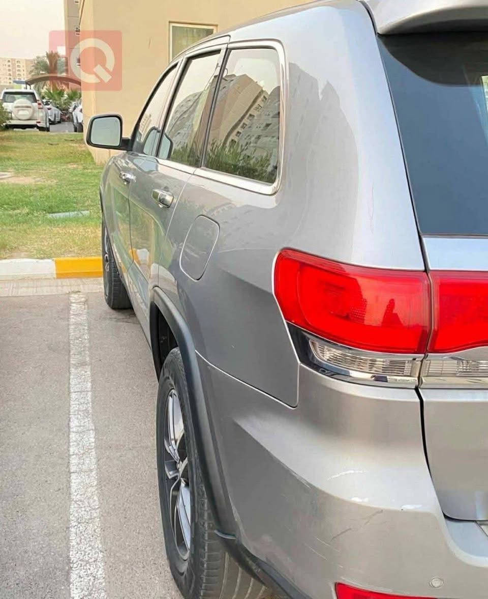 جيب لاريدو ١٧ ليبل واحد بدون تبديل اي قطعه وحادثه مرفق ربع قبق صندوك فقط لا غير
جاهزه من كل النواحي 
وكفاله كير محرك تبريد صدر 
او اي نقص
للعلم محرك رواجز مال ١٤ يعني انسى شي اسمه دوانز لو دير له نفط 
رقم بغداد بسمي مكاني بغداد مراوس حسب قناعه 
السعر ١٨٨
***********
