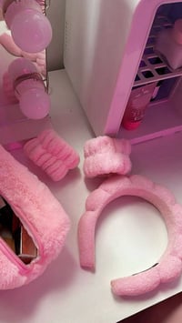 طقم عناية • طوق شعر • معاصم ضد ماء