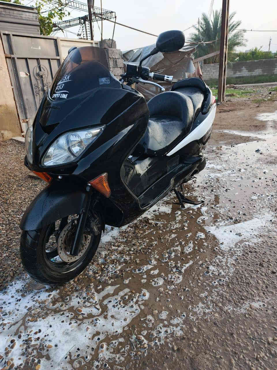 السلام عليكم ورحمه الله وبركاته دراجه فورزا للبيع 0 9 دراجه حلوه ونظيفه مكينه نشيطه وما مفتوحه السعر مليون وبيها مجال للطيبين رقم الهاتف وواتساب عليه *********** مكان ديالى
