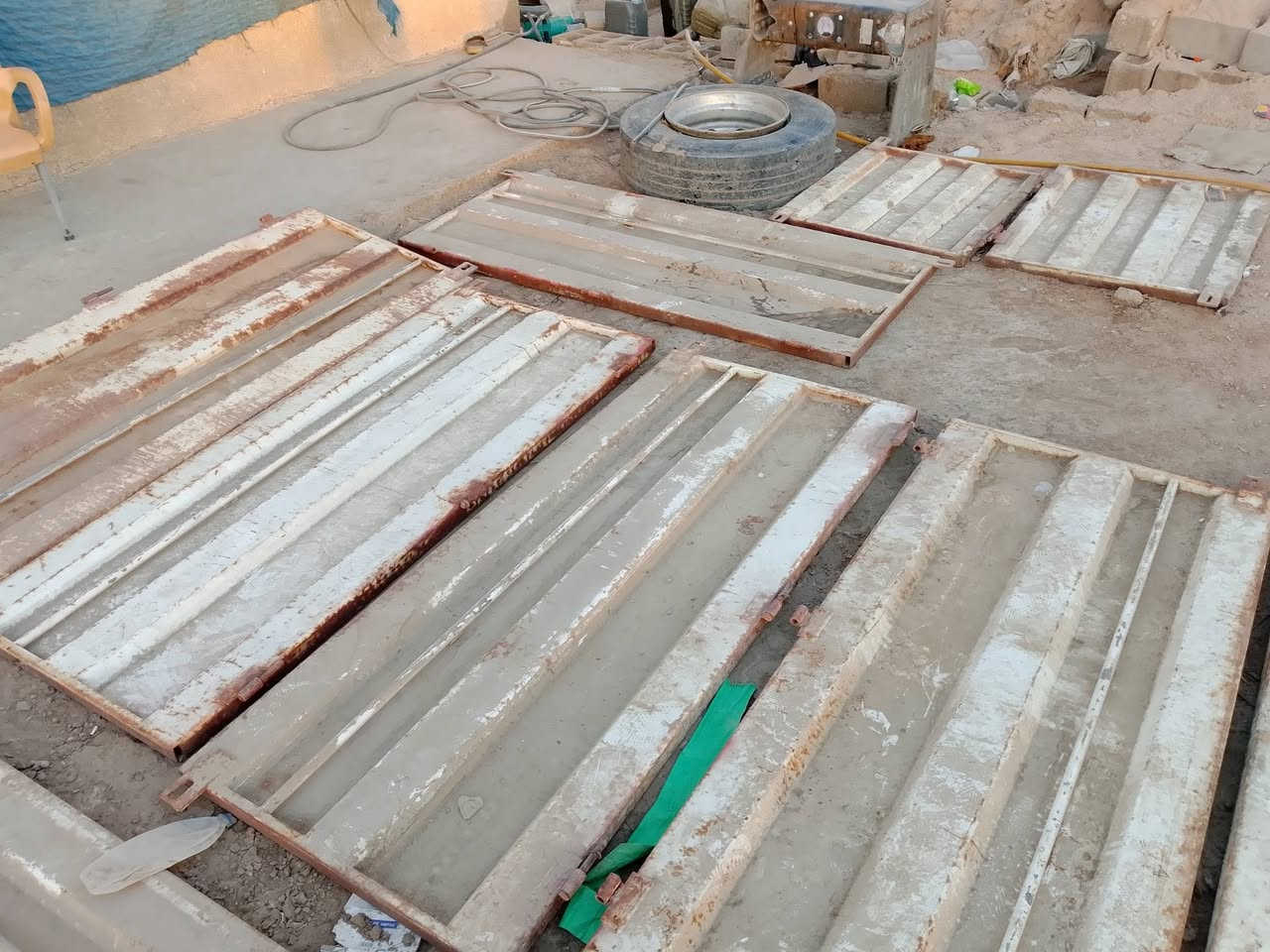 للبيع نص اجناب طول 12/60ارتفاع 90
اجناب جدد كاملات هنه وغراضهن وبراقيهن
***********
