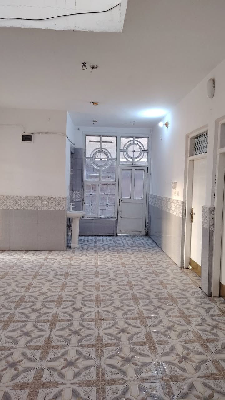 يا الله السلام عليكم بيت البيع مساحه200 شارع بترومين خلف اسواق حماده قرب الجامع ***********

