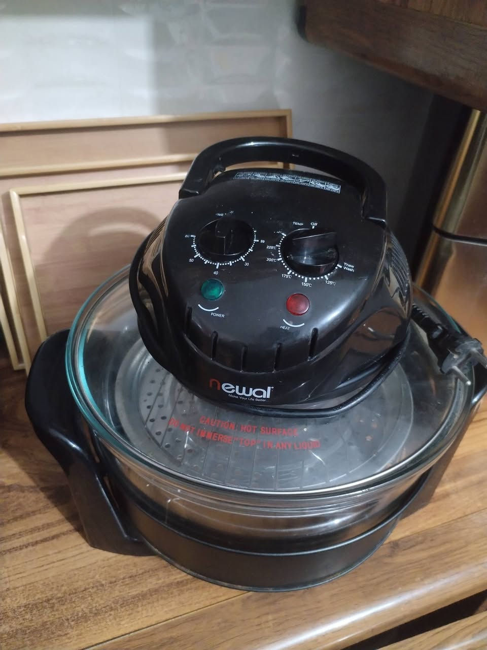 السلام عليكم  ثلاجه نضيف بس لباب من جوه نرماده  عمل  شغلها حلو وثلج فول  السعر 150 وبيها مجال؟؟ 
 قلايه كهربائيه مال كلشي ترهم  سعر 40  وبيها مجال  المكان تكريت قادسيه  اتصل  ***********
