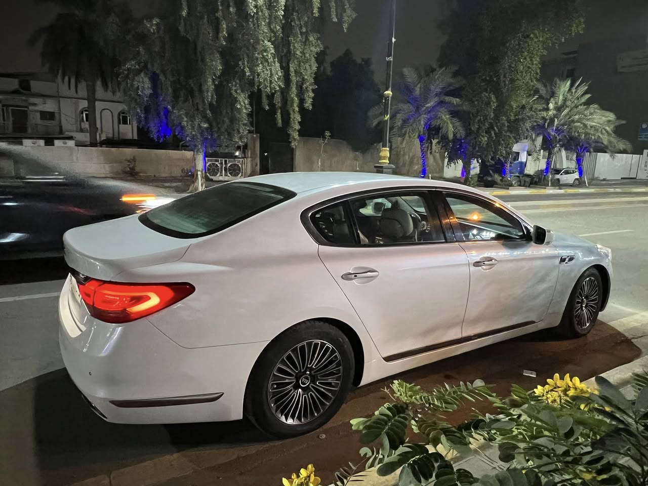 شرط الجدادة كوريس خليجي 2013 فئة اولى مناقصها اي شي جاهزة ونضيفة جدا كفالة عامة بيها بس الهلال مال الجاملغ صبغ والباقي كل بلاد جكات ملغية رقم اربيل باسمي تحويل مباشر السعر 175 هاتف *********** موقع السيارة بغداد العطيفية
