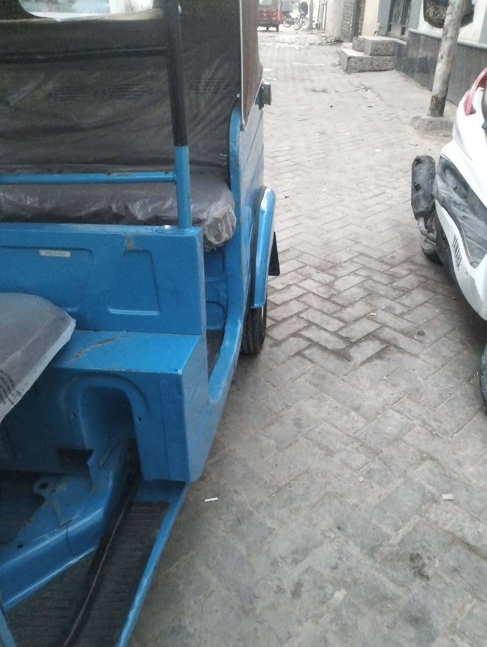 السلام عليكم تكتك 2020 رقم عربي  معمره دوس السعر 6,700بيها مجال بسيط رقم للستفسار ***********8
