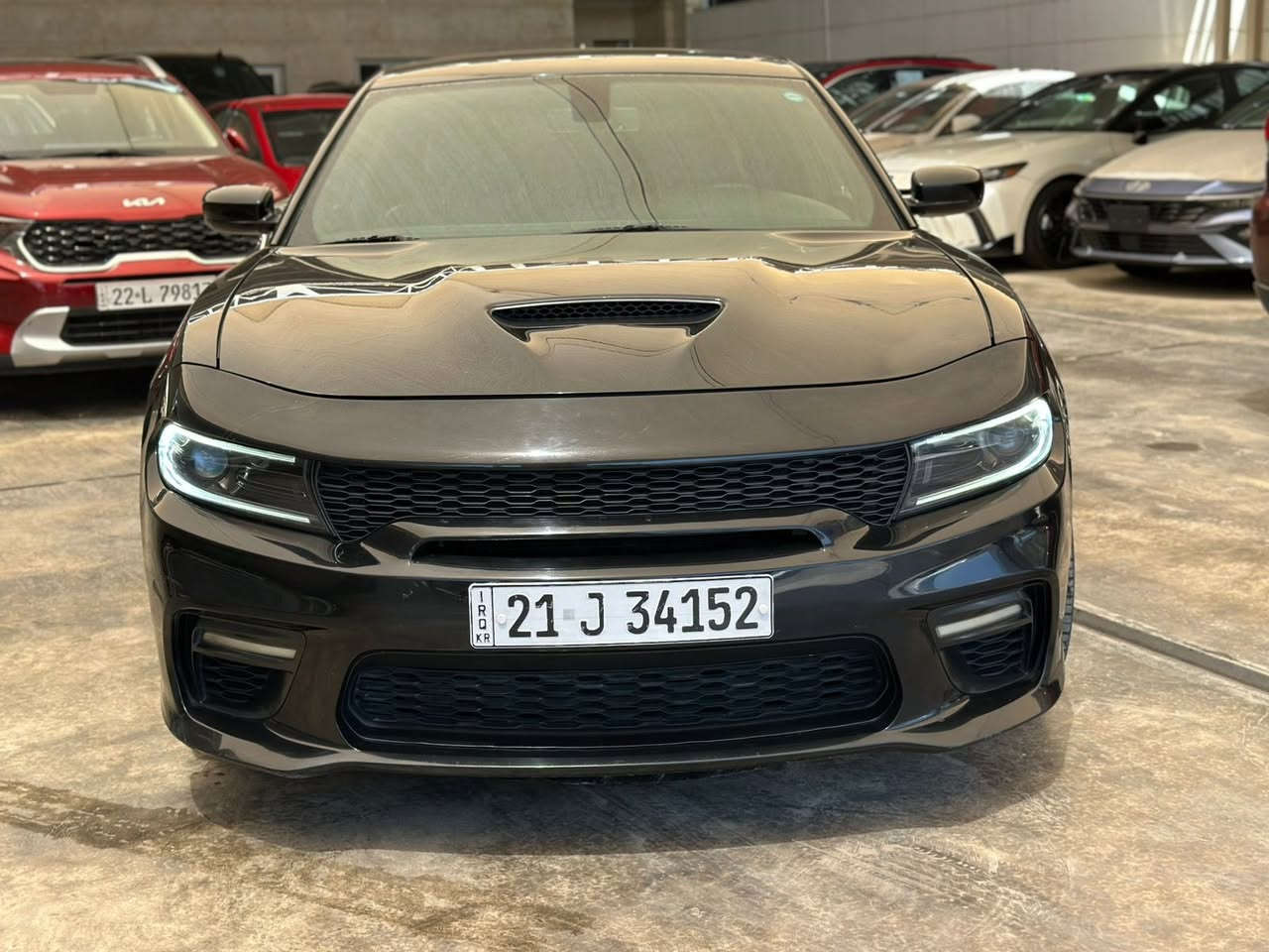 اسعد الله أوقاتكم بل خير والبركه جارجر موديل ٢٢ فئه جيتي حادث بسيط جدا جاملغ امامي جه السايق مبدل اصلي فقط اخوان السياره فول ماعدى الفتحه كراسي جلد شامو كهرباء كشن حار بارد شاشه كبيره رادارات مكينه ٦ سلندر ٣٦٠٠ رقم شمالي ابسمنه عداده ٤٤ اللف جديده السياره بدون ايرباك وبيها مكانين بارد بسيطات كلش السعر ٢٢٨ ورقه قفل مكانها بغداد العامريه او البياع 
***********
