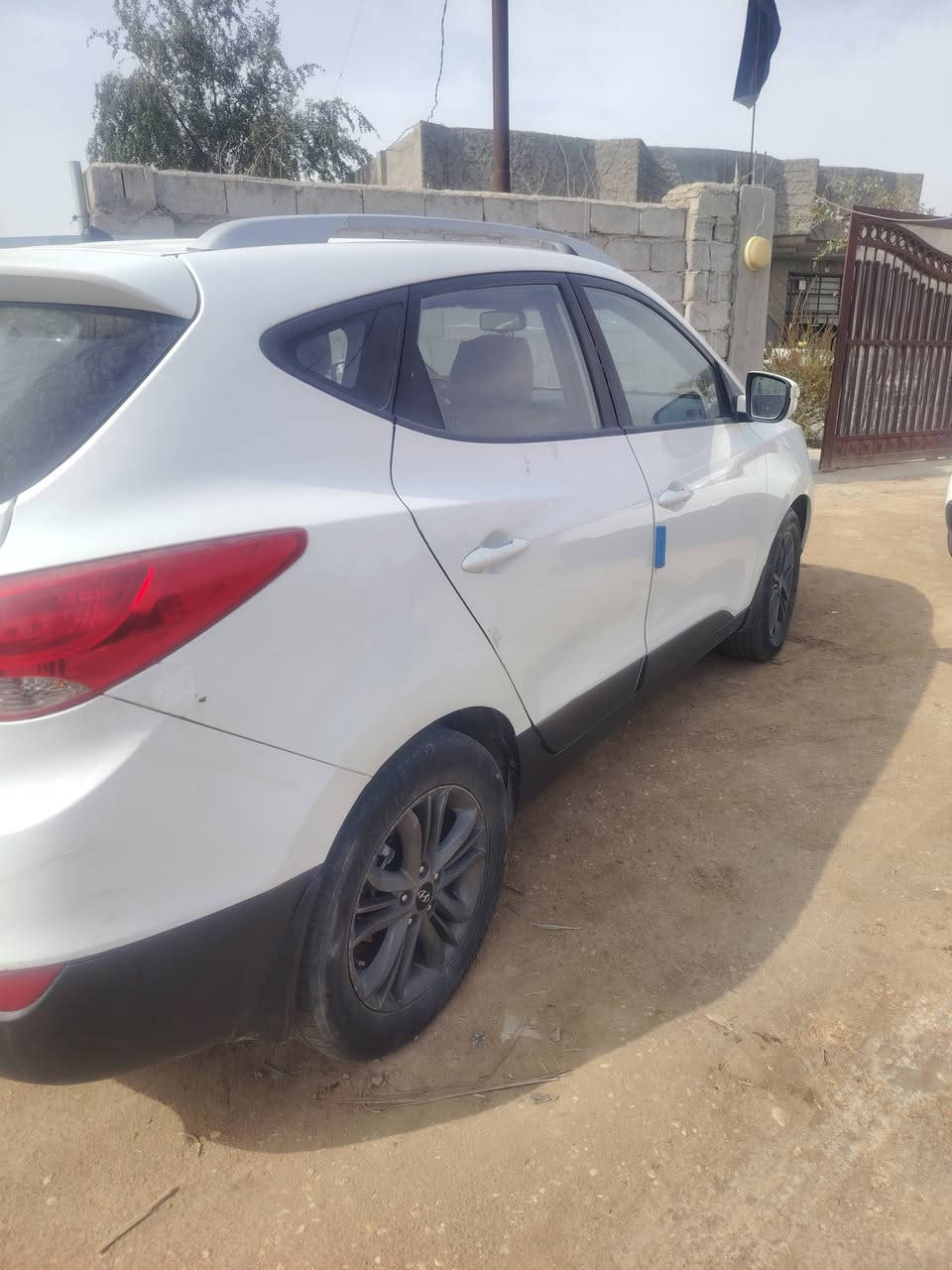 هونداي توسان موديل ٢٠١٥ رقم دولي تحويل او وكاله موجود مكفوله عدا المذكور بالسونار السر النهائي ١٤٠ ورقه مكان السياره كربلاء طوريج لاتصال ***********
