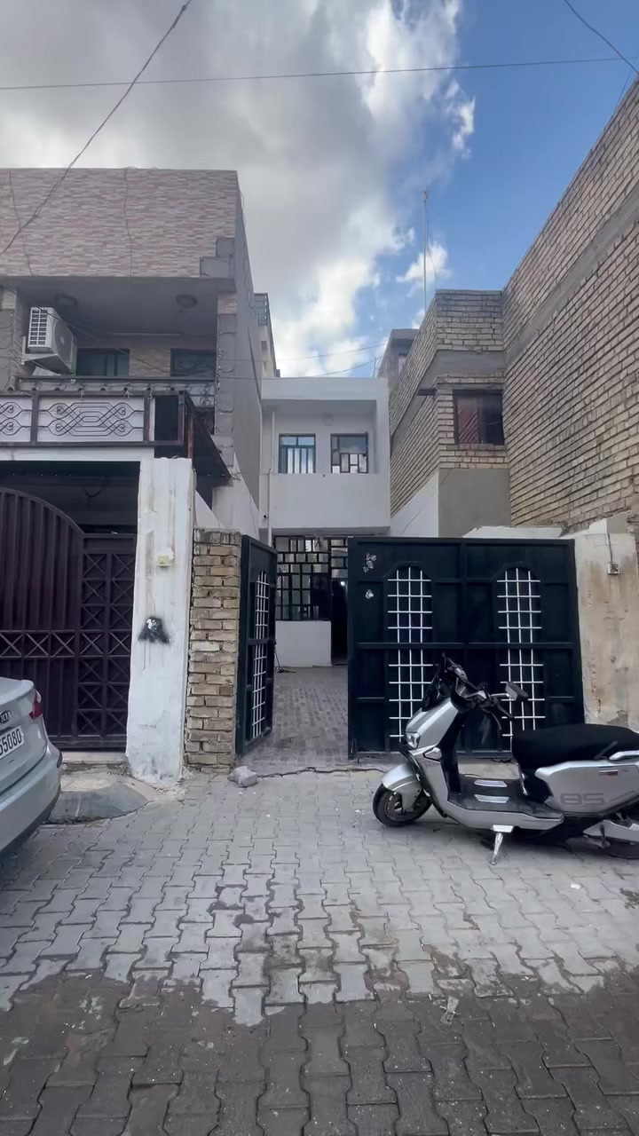 سلام عليكم بيت الايجار يحتوي ٣ غرف نوم قرب مستشفى النعمان  الاستفسار الاتصال ***********
