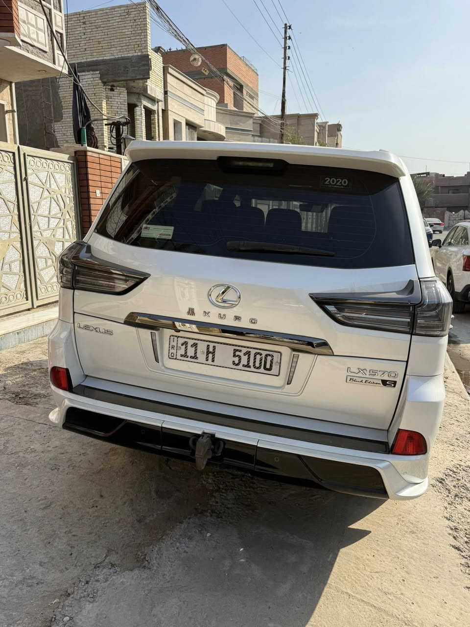 عندي لكزز كورو بريم مديل 2020 مع رقم مميز بغداد ماشية 58 الف جديدة بدون اي نقص ومكفولةعدا ملاحظتين  بصيطات وممبينات ابد بالواقع 
ومغلفة افلام حماية بيهه اربع اصابع صبغ ورصعة معدلة بدي ار
السعر  775$ للاستفسار ***********
مكانهه بغداد
