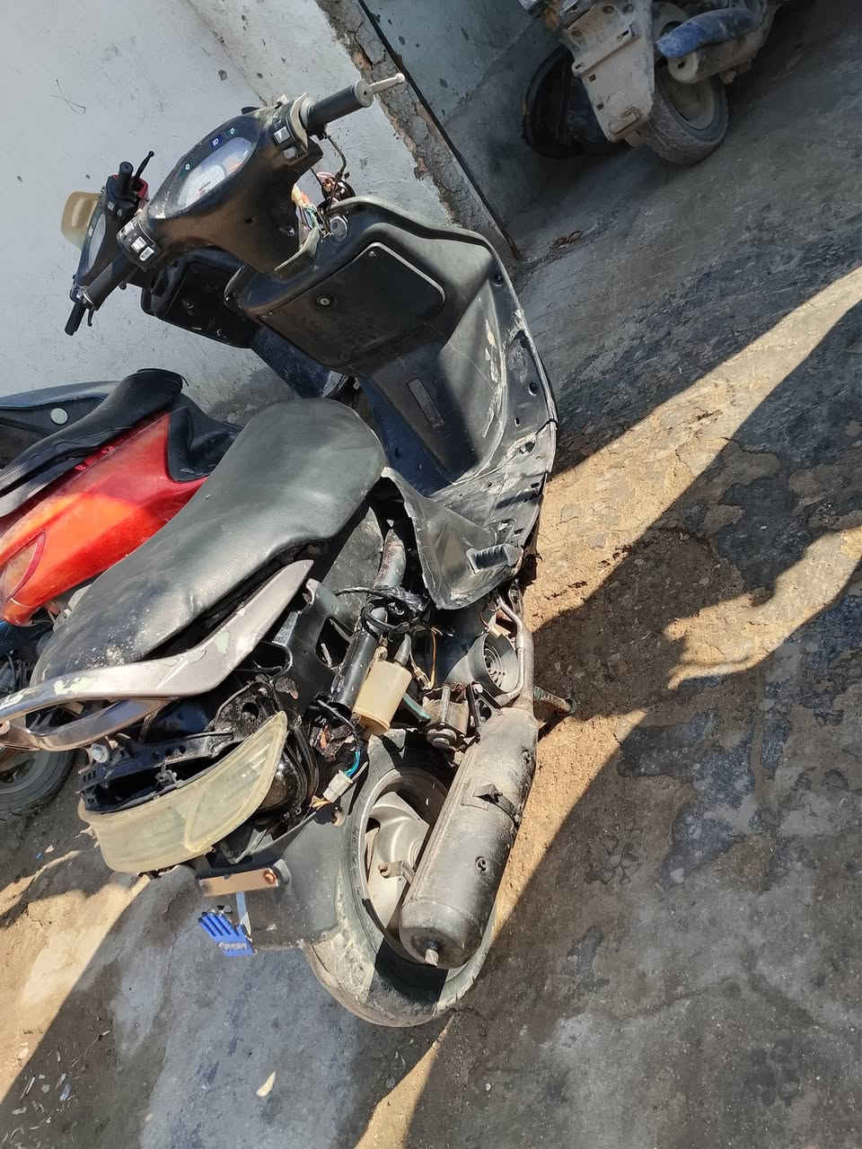 السلام عليك دراجه البيع فراشه دراجه حلو ماناقصه شي مكينته ناعمه  سعر 170وبيه مجال ***********
