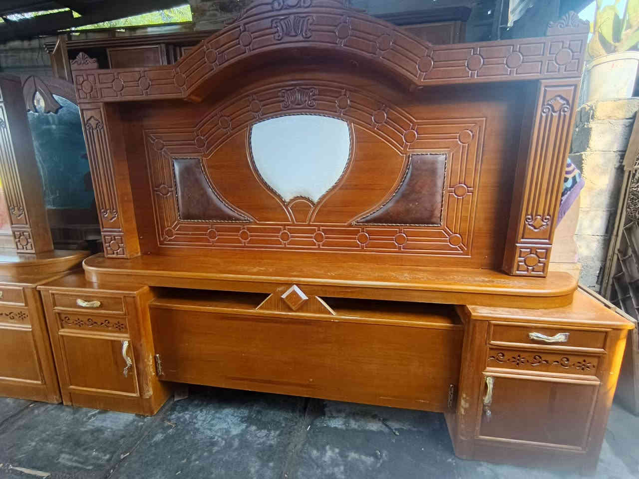 سلام عليكم غرفة أخشاب ام 6بيبان للبيع كامله ونضيفة سعره مليون و300 وبيه مجال العنوان عمارة الأربع سايدات مال مغربة ونهاوند قرب الدائرة مال الكهرباء للاستفسار عله الرقم ***********
