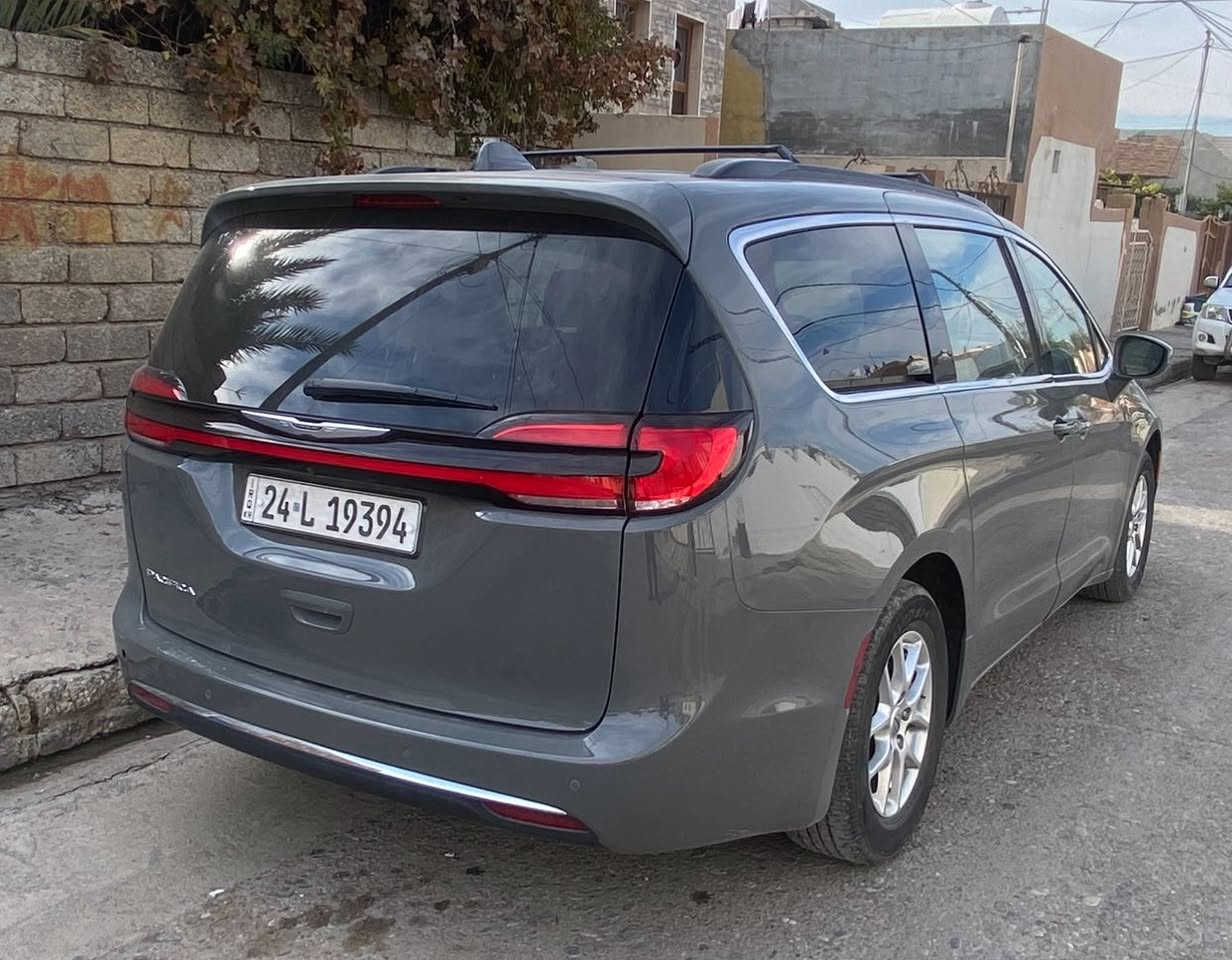 كرايسلر باسفيكا  لون اسمنت 2022
تحويل و كير و مكينة واربك شرط 
1. هندبريك بصمه 
2. ابواب وجنطة بصمه
3. تنبيه الخروج المسار 
4.تشغيل عن بعد 
5.داخل جلد 
6.رادرات
7.مانع انزلاق
8. كشنات كهرباء 
9.بيبان كهرباء (تحكم ريمونت) 
10.صندوك كهرباء 
11. تخم تايرات جديد 
12.اشاير بل المري 
13.رادار جانبي
14.رادار امامي وخلفي 
15. تدفئة الكراسي الاماميه والستيرن والمري الخارجية
وباقي المواصفات معروفه ..
الحادث : فقط 2 قطع، باب خلف سايق مع جاملغ خلفي
سيارة من امام ومن خلف كبس و شرط
العنوان زاخو السعر : 240$ و مجال
للاتصال او واتساب ***********
