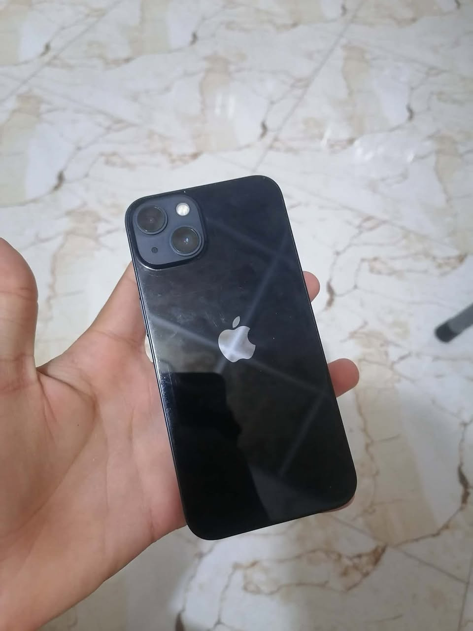ايفون 13 عادي للبيع iphone 13
النظافة: لون اسود أخو الجديد
 النسخة: الشريحتين سيم كارت بنفس الوقت
 المساحة: 128 جيجابايت.
 البطارية: 95% أصلية.
 الملحقات: كفر+لاسق حمايه اصلي+فلتر صوت من الأتربه.
كل هاي المواصفات وجهاز شوفت عينكم نظيف وهم تفحصه تتأكد يلا تاخذه واني الممنون 
سعره 450 وبي مجال بسيط مكاني بعقوبه الرحمه 
اي استفسار خاص او واتساب 
***********
