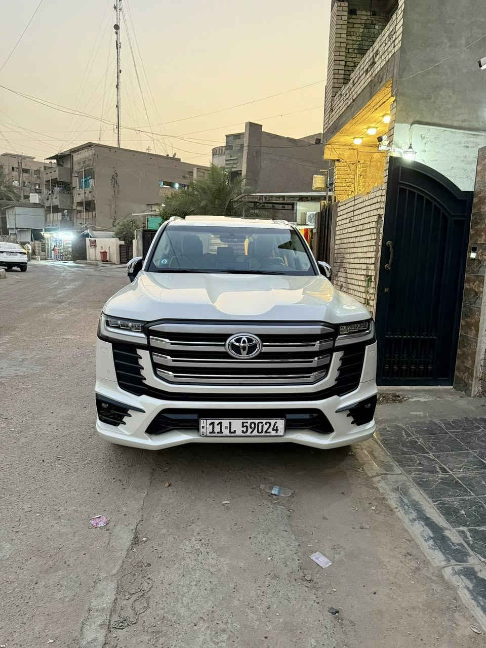 سلام عليكم عيدكم مبارك انشاءالله
لاند كروز 2024 VX SAS ماشيه 24 الف داخل ضمان السياره 
رقمها بغداد مكفوله ومغلفه ppf 
المواصفات 
عدسات امامية 3 زنون مع كشافات زنون اصليه
فتحة سقف 
كشنات الاماميه تدفئة تبريد 
الكشنات الخلفيه تبريد
تحكم تبريد شاشة خلفي
المقاعد الصف الثالث كهرباء تنفتح وتنغلق 
نظام زحف ازرار كامله مال فوريل 
شاشات عدد اثنين خلفيه 
مع شاشة رئيسة حجم كبير 
شاشة عينة بنص الكيجات 
وضعيات خزن كشن سائق
ثلاجة بجكمجه
وبعد عدة مواصفات ما اذكرهن كلهن بس هيه الVX معروفة
السعر 750 ورقة وقابل للتفاوض ***********
