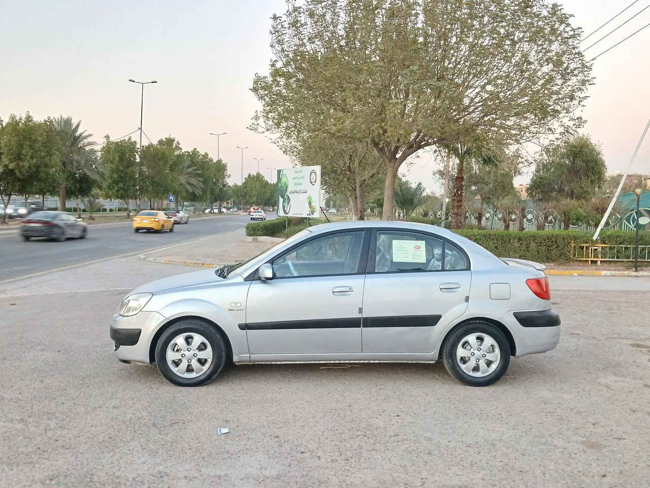 سلام عليكم رمضان كريم  مرخصه الادمن المحترم كيا ريو خليجي موديل ٢٠٠٧ 
بيها بس هلالات الخلفيه مال جاملغ صبغ وباقي سياره مكفول بدون صبغ 
مكينه ١٦٠٠ دوش 
تحكم ستيرن جهتين 
هيتر مري جانبي 
تدفئه كشنات  
كشنات جلد ومخمل 
حساس خلفي
تبريد بيانو 
صدر مكفول 
تخم تاير جديد 
تدفئه تبريد 
كهربائيات كلها شغاله وداخل سياره جديد 
السعر ٧٤ وبيها مجال كلش قليل 
عنواني بغداد البياع مدينه الذرى 
***********
