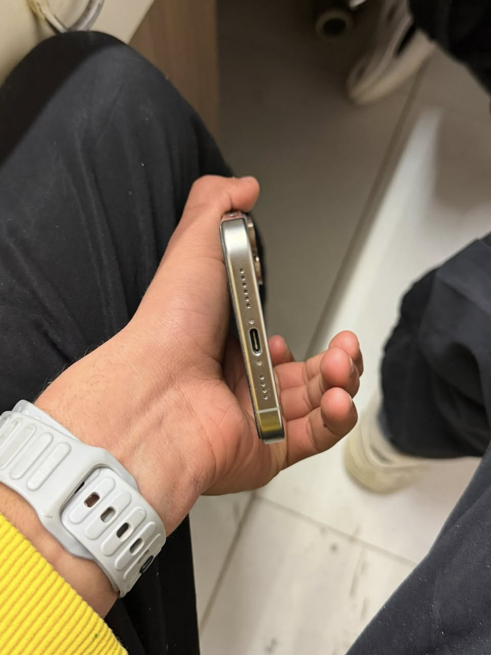 سلام علیکم ایفون 16 برو ماكس ذاكره 256 بطارية 82 لون تيتانيوم شخط مابي نضيف الى درجة تجي بعينك تشوفه وتشوف النضافه ضمان ماستر مابي کارتونه
مكاني بغداد
للمعلومة : هاي العدسه مكسوره مو الكامره *********** واتساب فقط سعر خاص
