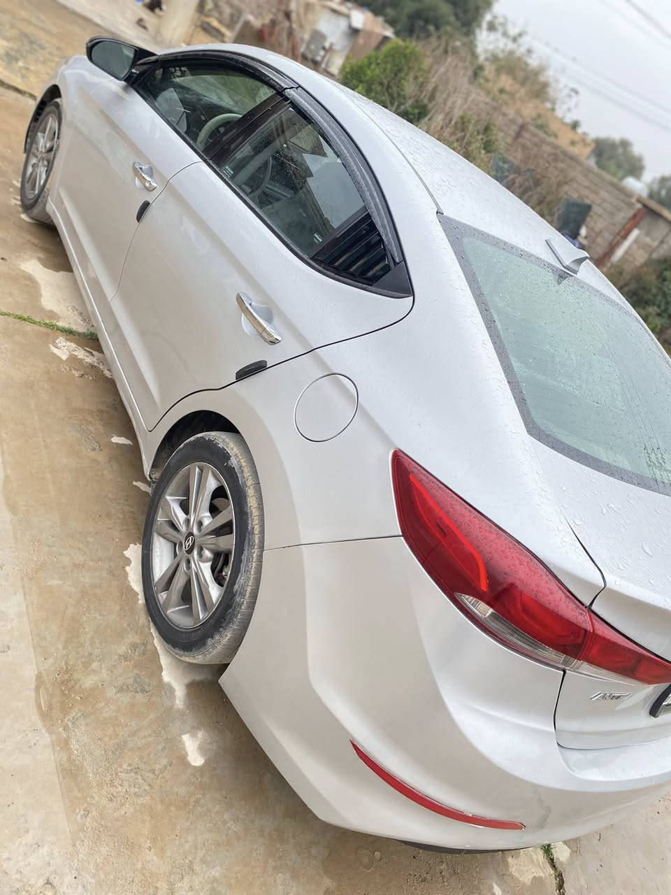 سلام عليكم النترا 18 رقم صلاح الدين 
 سياره جاهزه مابيها
 نقص صدر امامي خلفي جديد تبريد  
ضررها 4 قطع مندون دواخل ورباك 
بجم كبس سياره وضع شركه
سعرها 116 
رقم الهاتف 
***********
