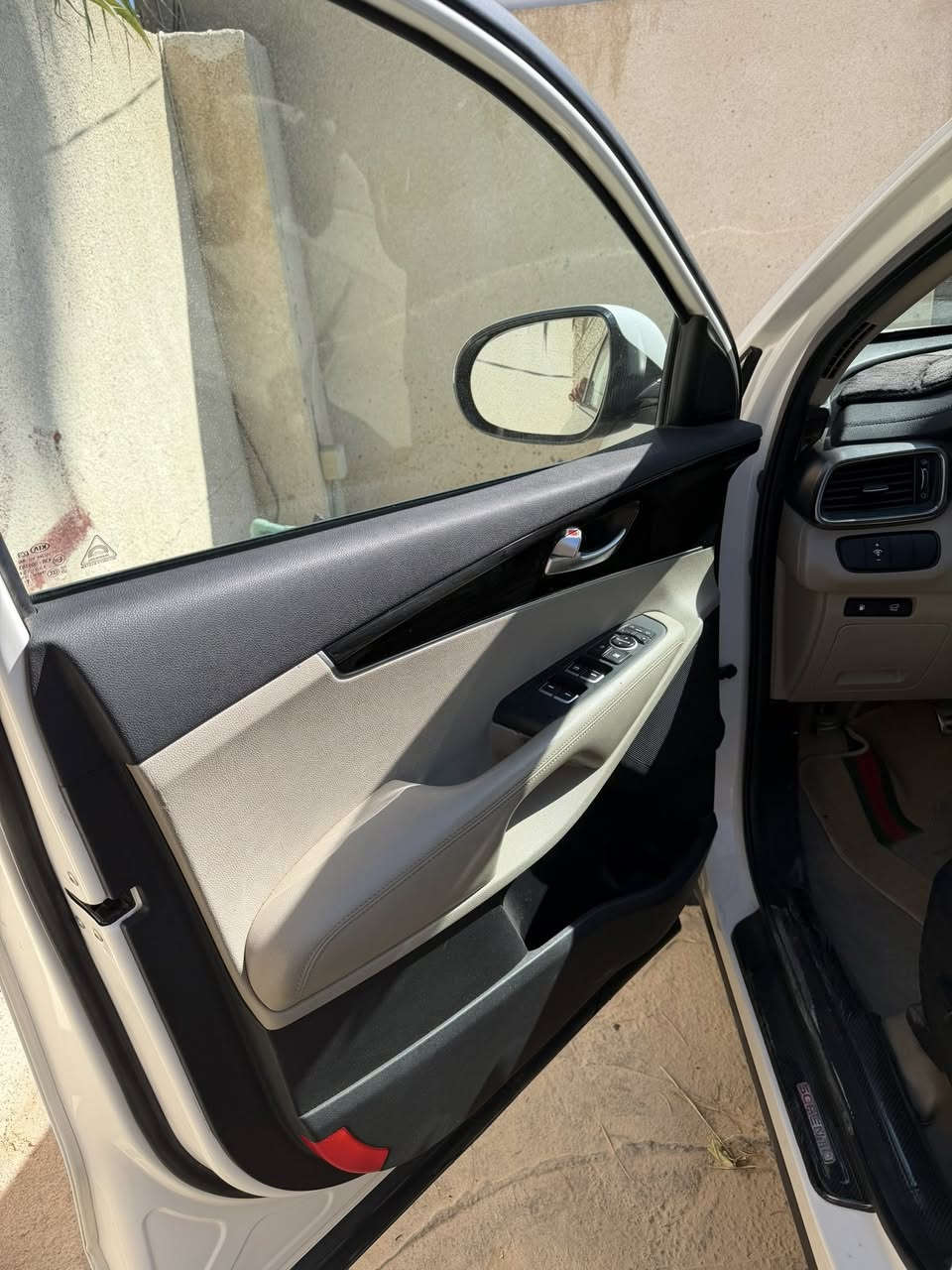 سورنتو 2020 وكالة الدولية العراقية
مكفوله كفاله عامه ما عدا  شبر بجاملغ إمامي جهة السايق بيه بارد وربع دعاميه خلفيه جهة السايق مصبوغه + تكحيلات بسيطه 
ماشيه 102 وقابله لزياده 
سياره حلوه ونظيفه وجاهزه من كلشي ربع دينار متصرف عليها 
سته سلندر وباقي مواصفات معروفه 
سعرها 265 وبيها مجال 
مكانها كربلاء 
***********
