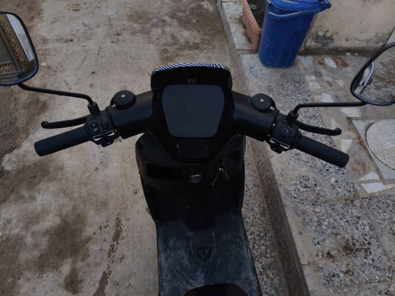 دراجه شحن موديل 2024✅ فول مواصفات حجم 10/300 نضام 3 سرع عدد البطاريات (6)/23AH 12V  صندوق مخزن كبير لايت عالي ناصي السرعه الفعليه 55KM ب الساعه عجلات جوبلس ستان جانبي حجم المحرك 1200W حقيقي   السعر 800 الف.  مكاني بغداد بلديات لل تواصل اتصل *********** بغداد, العراق
