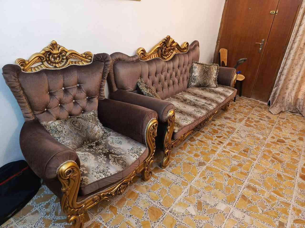 سلام عليكم تخم لبيع 10مقاعد نضيف كلش عنواني بغداد الأمين الثانيه سعره ٥٠٠وبي مجال بصيط ***********
