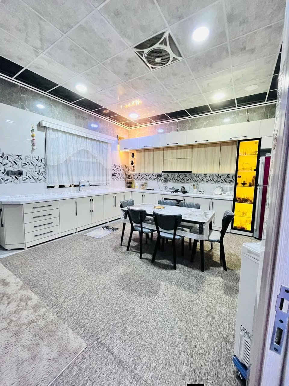 دار في حي الملايين الأولى 
المساحة 200م  واجهه 11م يحتوي الدار على..
الطابق الاول غرفتين نوم واستقبال وهول ومطبخ وصحيات 
الطابق الثاني ثلاث غرف نوم  وهول وصحيات 
صنف العقار بستان ملك صرف
شارع بعرض 10م
الدار مسكون حالياً 
 لمعرفه السعر أكتب تم
 أو مراجعه مكتب مدخل حي الملايين اولى مكتب أرض التميز للبناء والعقار اي استفسار يرجى مراسلة الصفحة او الاتصال ع الارقام المذكورة⬇️⬇️
***********
***********
