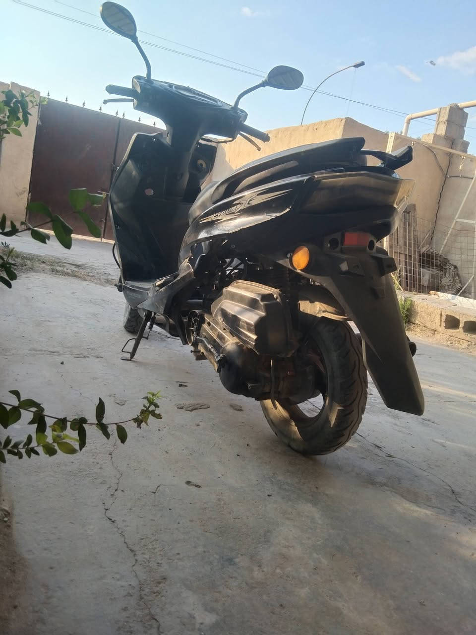 السلام عليكم دراجه سكنز موديل 23 ناقصها فقط كفر امامي  الكهربائيات مالته شغاله بس متشتغل سلف اله هندر 
السعر 200 وبيها مجال 
للاستفسار 
***********
