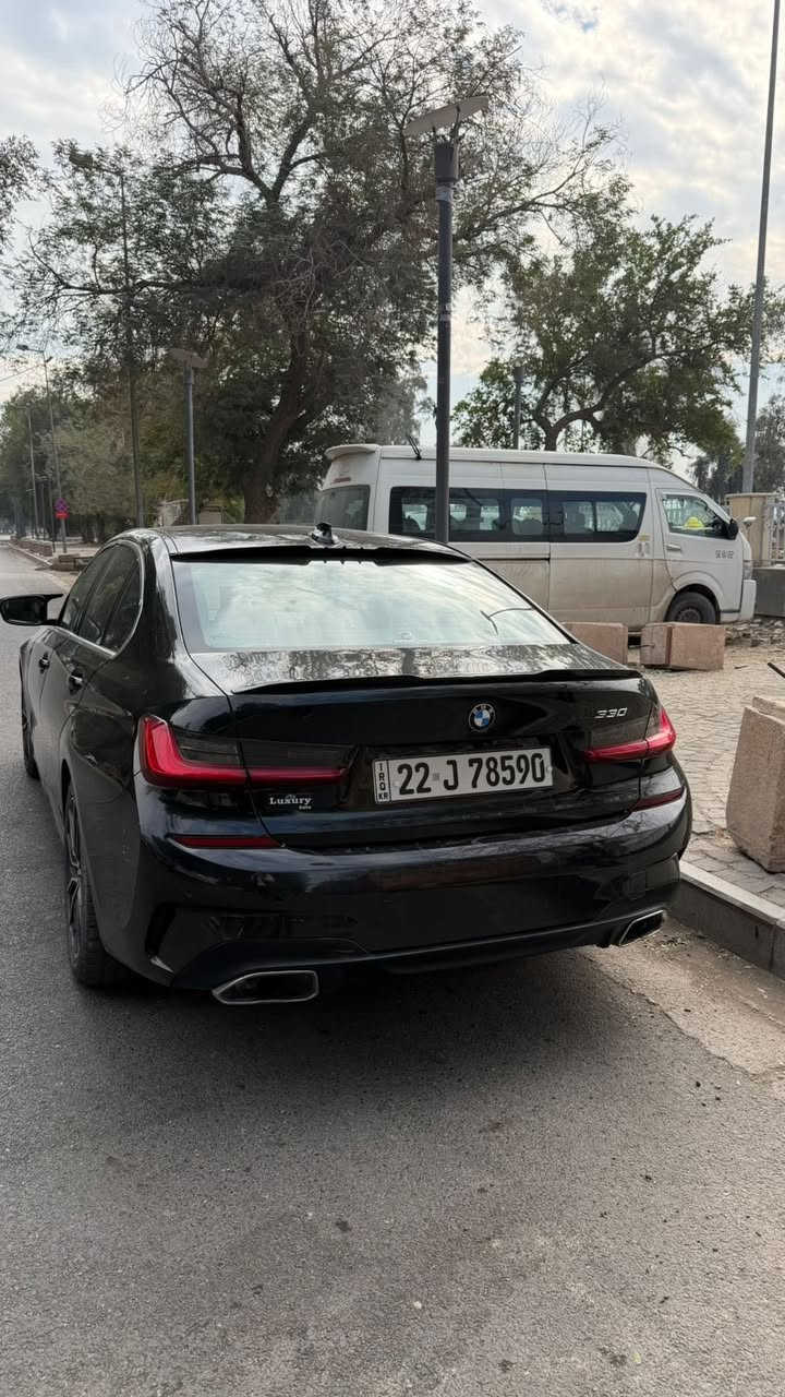 السلام عليكم للبيع فقط
BMW2022
المواصفات
عداد المسافه 90 الف كيلو 
فتحة سقف سلايد
داتا شو
خمس كامرات 
رادارت 360
داخل اسود محوله احمر شغل درجه اولى
4 أسطوانات توربو (BMW TwinPower Turbo) 
 • دفع خلفي (RWD).  
️ نظام iDrive للترفيه والتحكم
✔️ شاشات عرض متعددة ووظائف الاتصال (Apple CarPlay / Android Auto)
✔️ مساعدات قيادة متقدمة
✔️ أجهزة أمان مثل ABS وESP
✔️ إضاءة LED أمامية
✔️ نظام مراقبة ضغط الإطارات
✔️ تحكم ديناميكي للقيادة (Comfort / Sport / ECO)  
وباقي مواصفات الفول معروفه 
*ملاحظه السياره وارد حادثه موضح بالصور
الحادث جاملغ جئه السائق تبديل +باب السائق تصليح +الباب الخلفي كلير
بدون دواخل بدون ايرباك 
السياره فول مواصفات ماعدا سماعات الهارمن
للاستفسار اكثر الاتصال ع الرقم او الوتساب 
غير متواجد ع الفيس
السعر 270 وبيها مجال 
***********
