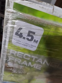 مسبح كبير • مكان الحريه