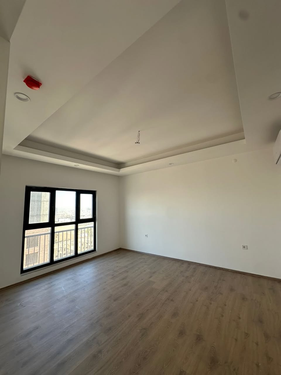 شقة للبيع استلام مباشر
مجمع فلوريا ستي قسم نيركز تاور 

تتكون من 

مساحة(١٧١) متر

غرفتين نوم وحدة بيهم سويد ماستر وحدة بيهة بلكون مطبخ صالة 

(٢)صحيات 

طابق(١٥) 

لتفاصيل اكتر اتواصل ويا الرقم التالي 

***********

#احمد_للعقارات
