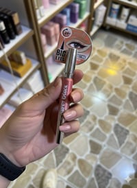 لاينر كيس بيوتي • فرشاة دقيقة • ثبات ٢٤ ساعة