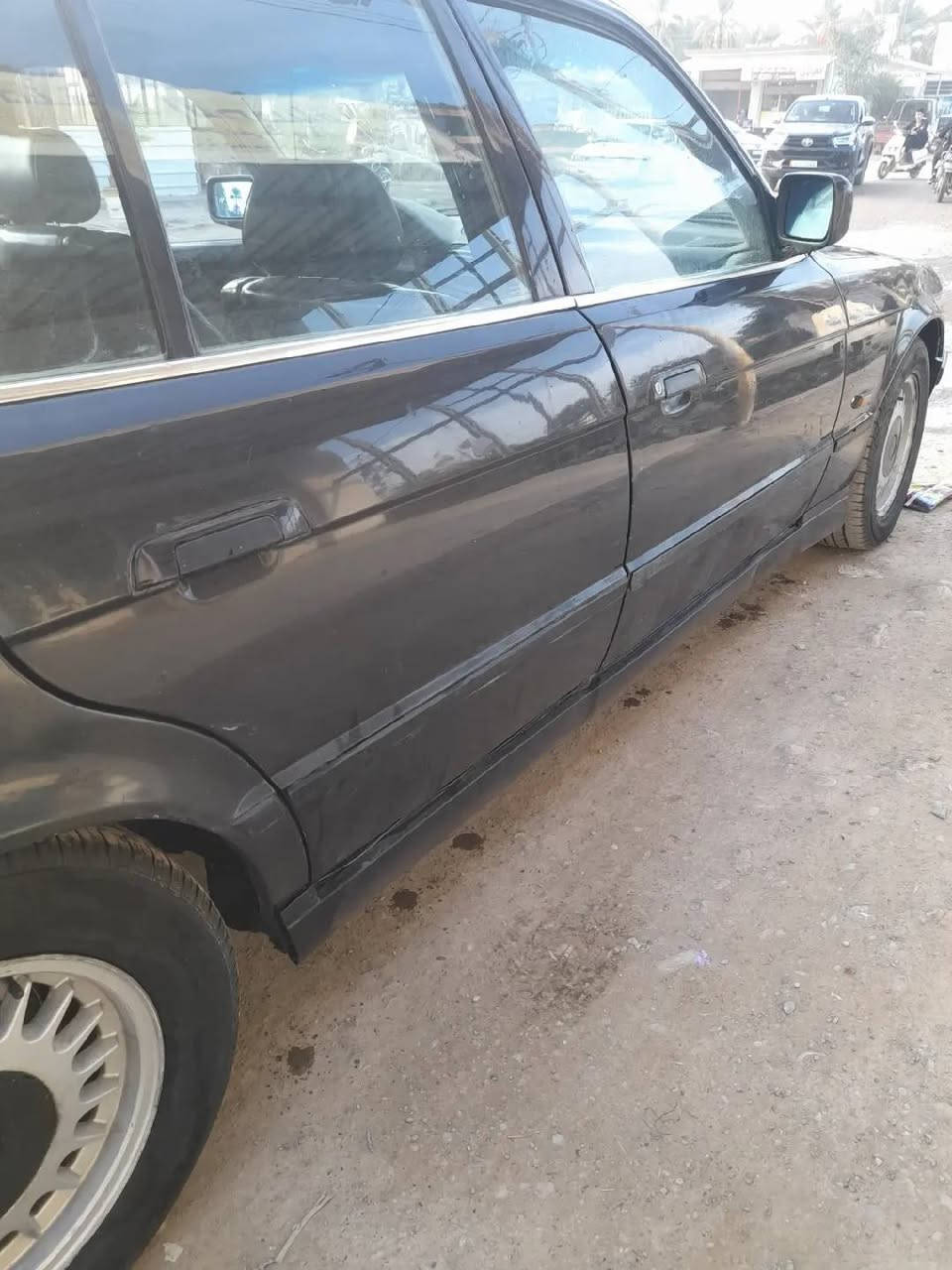 صباح الخير 
بي ام  حجم 525 موديل 1990 
كير اوتماتيك   
رقم وسنويه جديد الى 2030 
السياره بأسمي 
غرامه الف دينار  ماعليها  شرط 
كير ومكينه جيد  نكره سلف ماتصرف بانزين 
اسفل السياره نضيفه لا خياس ولا ضربه 
السياره تحتاج ترتيب ... 
السعر ٣٦ ورقه  .. الله يرحم والديك اذا مو شراي لا تعبني 
بيها مجال بالسعر  ***********
