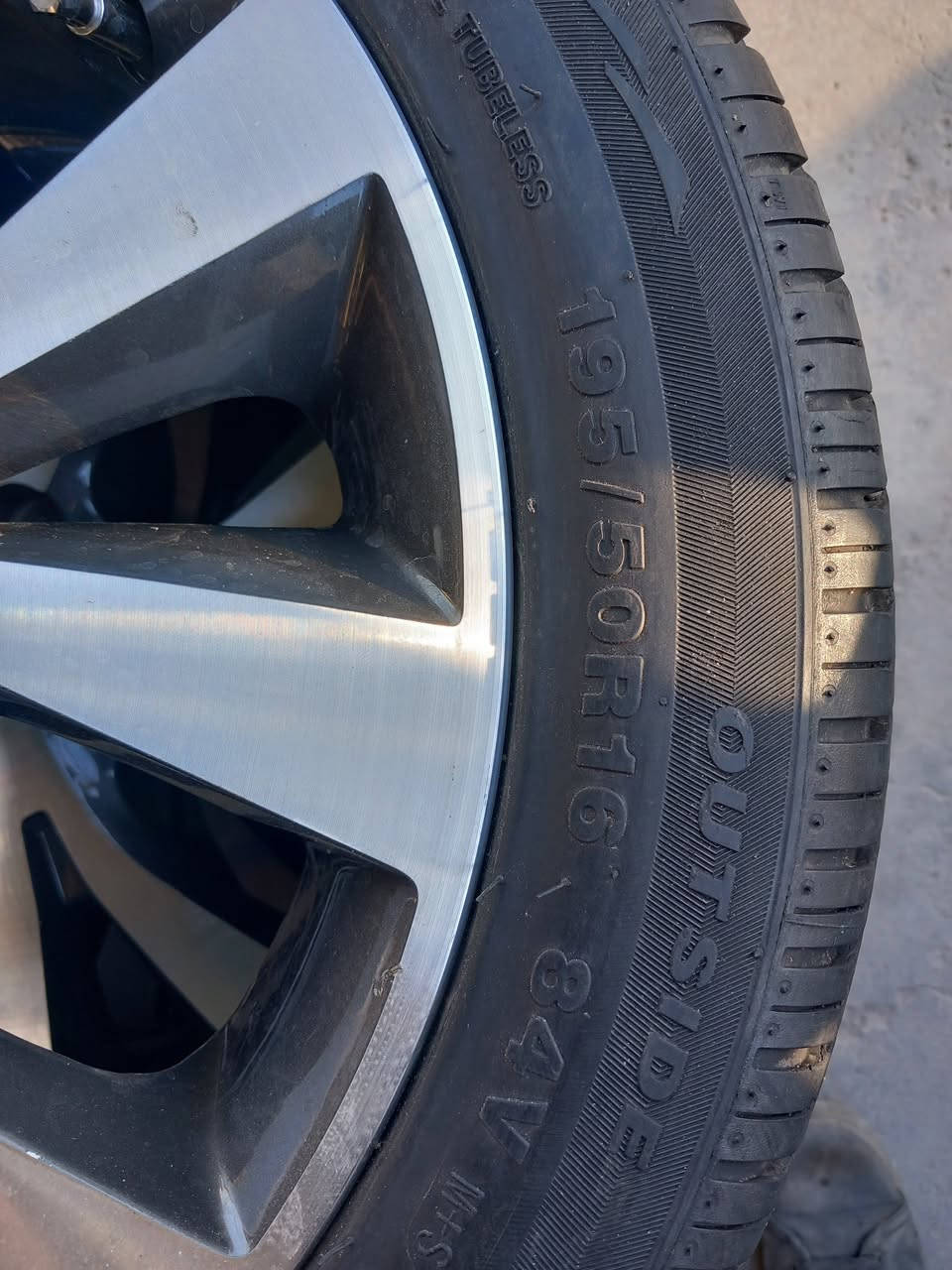 السلام عليكم...تخم ويل كب 16 اصلي أكسنت + اطارات 195/50/16   ( لا  فطر لاعواج لا لحيم ) 
السعر: 260 الف 
العنوان:بغداد الجديده .....ماكو توصيل 
للاتصال:*********** واتساب
